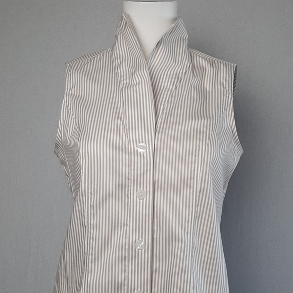 Calvin Klein button down sleeveless top - Picture 7 of 9